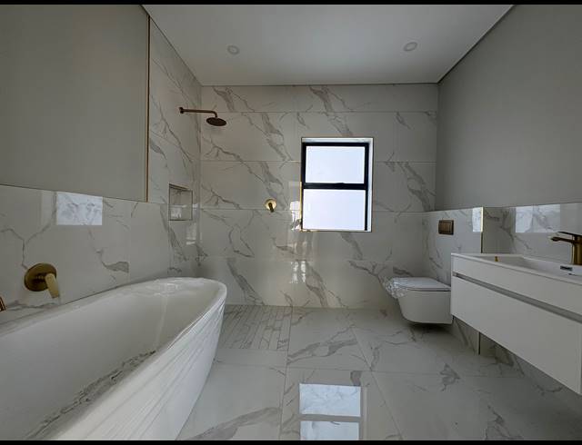 5 BEDROOM HOUSE FOR SALE IN SANDOWN